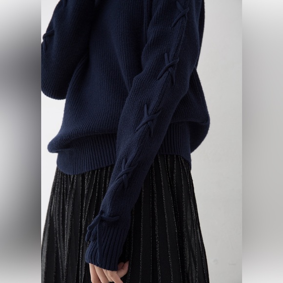 Brand new navy blue sweater with braided sleeve - Picture 6 of 11